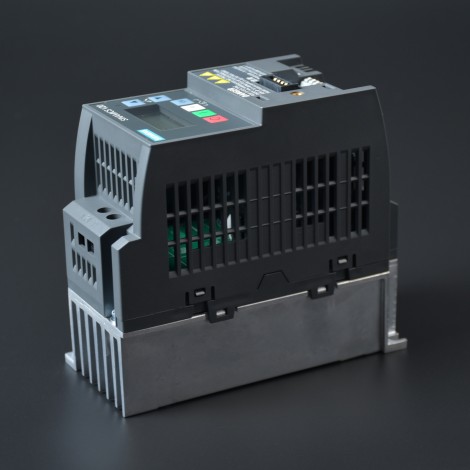 VARIADOR DE FRECUENCIA 1HP 220VAC 6SL3210-5BB17-5UV1 VARIADOR DE FRECUENCIA 1HP 220VAC 6SL3210-5BB17-5UV1