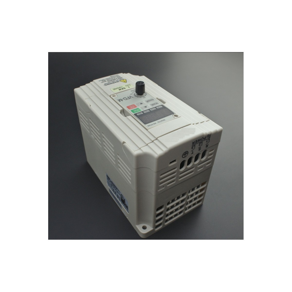 VARIADOR DE FRECUENCIA VFD015M21A 2HP 220VAC  1.5KW SALIDA TRIFASICA