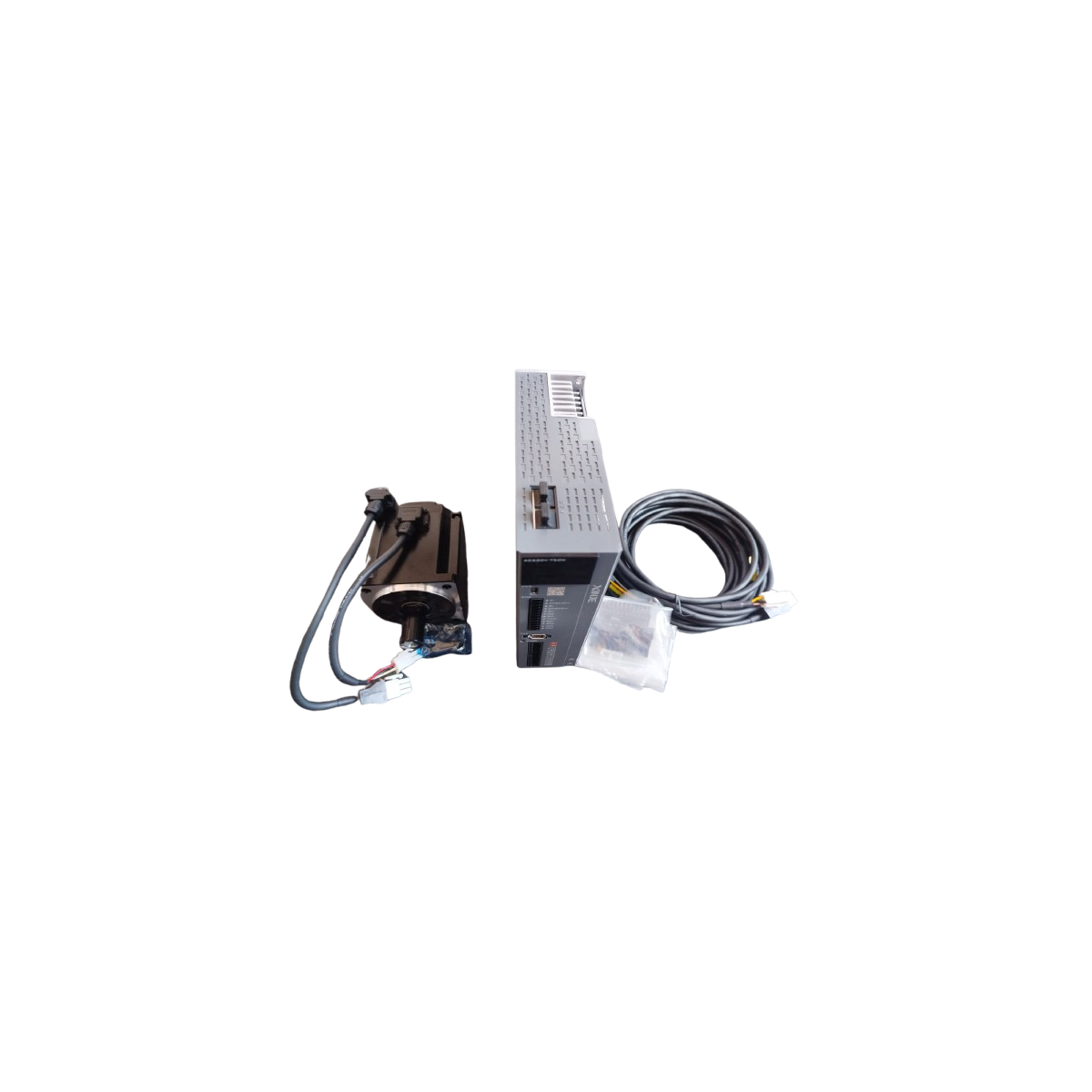 KIT SERVOMOTOR 0.75KW MS6H-80CM30B4-20P7, DRIVER DS5L1-20P7-PTA Y CABLES