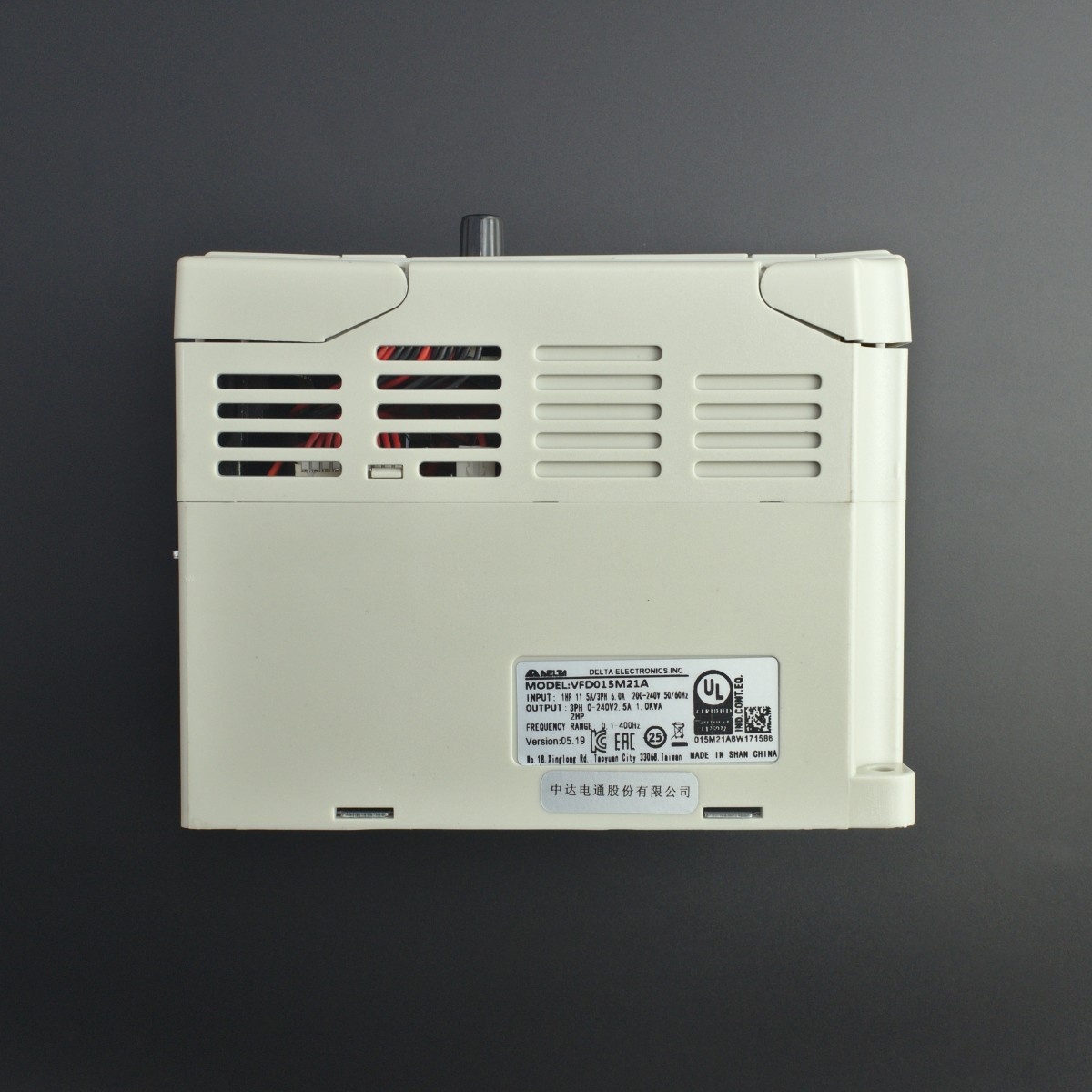 VARIADOR DE FRECUENCIA VFD015M21A 220VAC  1.5KW SALIDA TRIFASICA