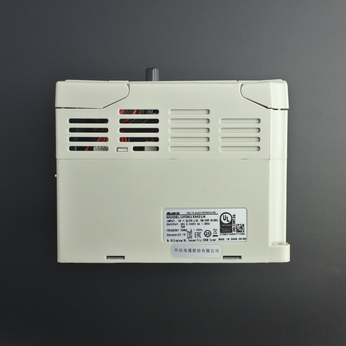 VARIADOR DE FRECUENCIA VFD015M21A 2HP 220VAC  1.5KW SALIDA TRIFASICA